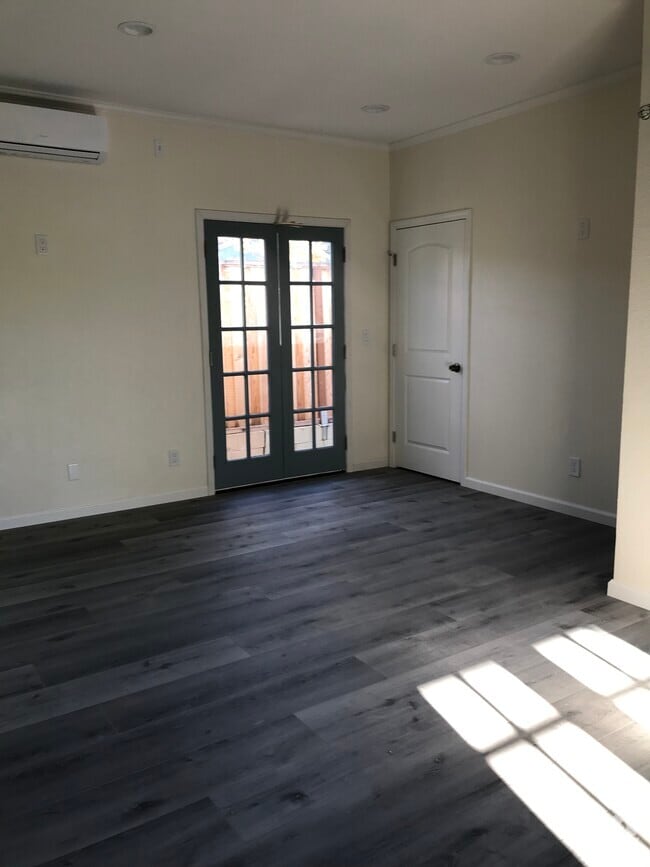 Building Photo - 3120 Mauricia Ave Rental
