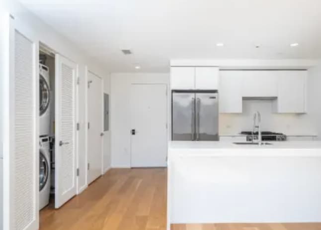 Photo - 52 W Broadway