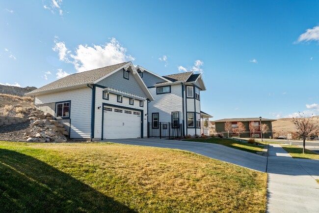 Photo - 2843 Knight St