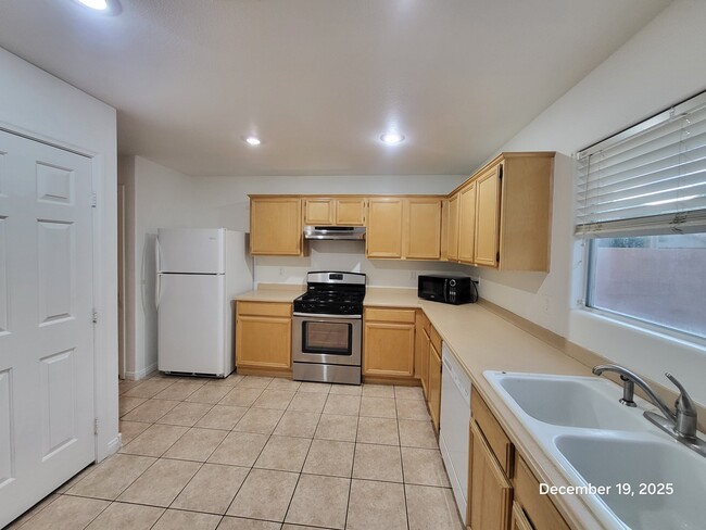 Photo - 9965 Mardagen St