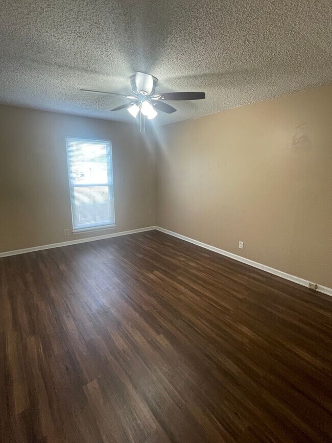 Photo - 438 Roger Williams Ave