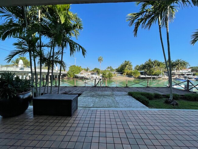 Photo - 2133 Calais Dr Unit #4