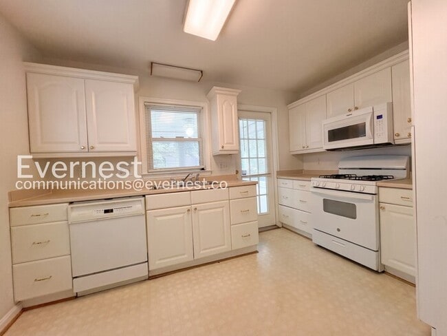 Photo - 5427 Varnum St