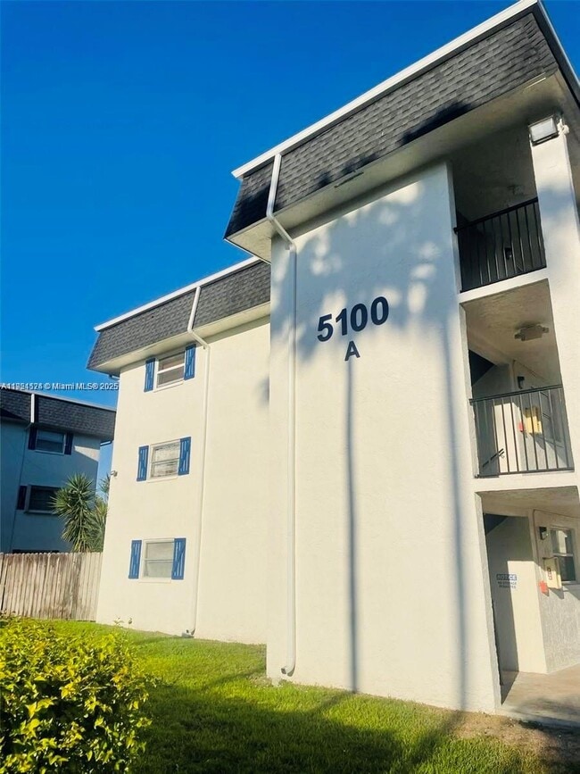 Photo - 5100 SW 64th Ave Unidad 101