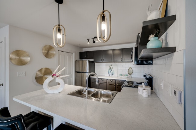 Brentwood Apartments - Brentwood Apartments