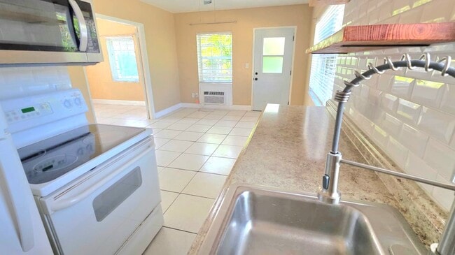 Photo - 1738 Dewey St Unit W