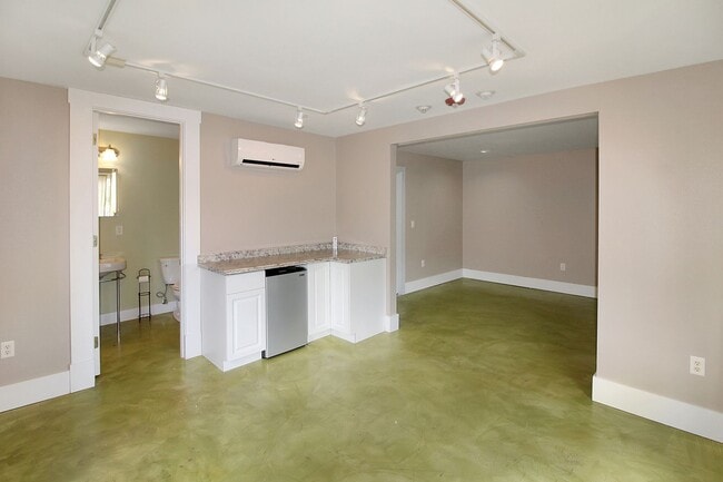 Photo - Island of Venice Annual Efficiency for Rent