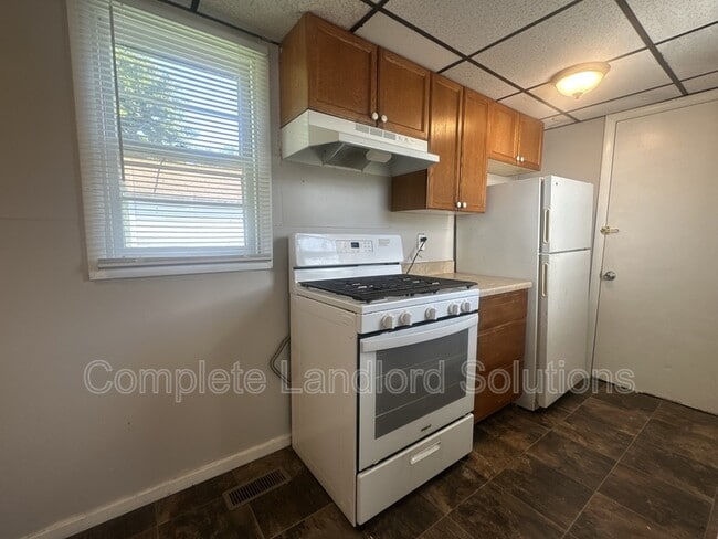 Photo - 916 Kussner St
