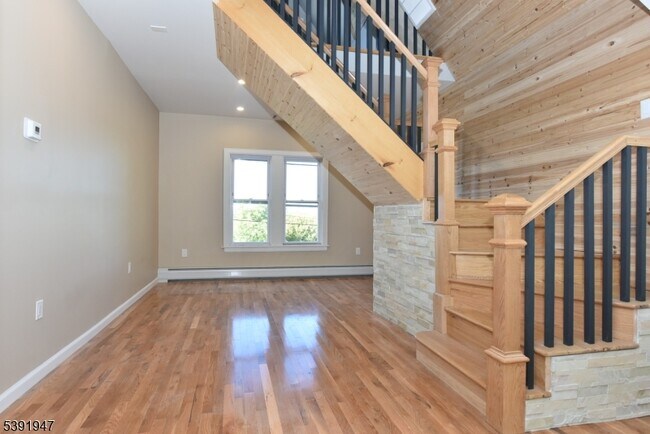 Photo - 454 Park Ave