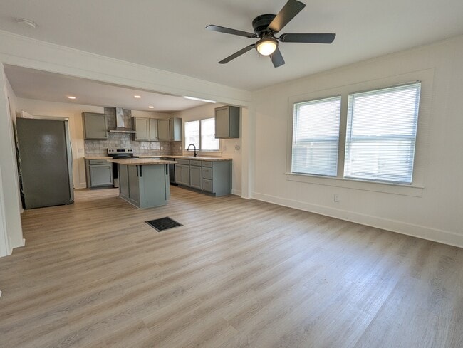 Photo - 108 Brown St