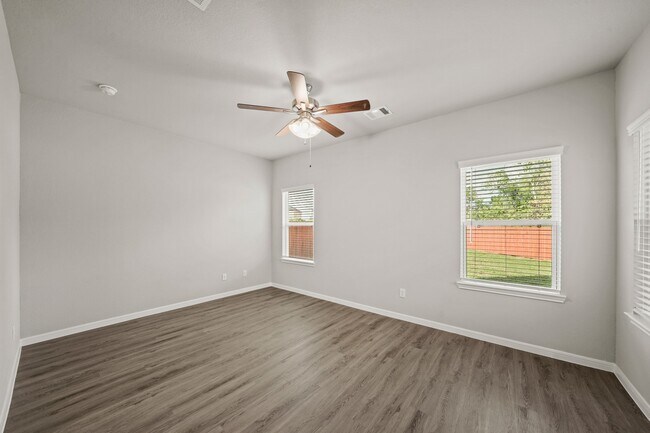 Photo - 15015 Almeece St