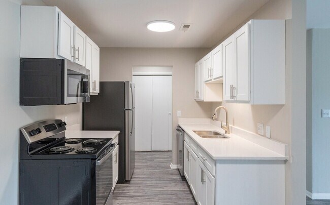 Building Photo - 2207 Wade Hampton Blvd Unit A111 Rental