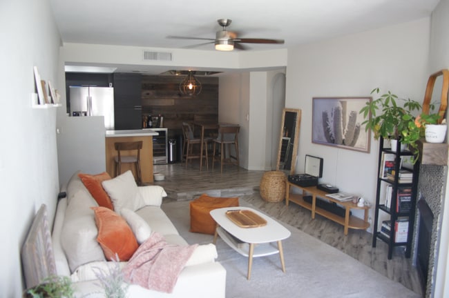 Building Photo - 1820 E Morten Ave Rental