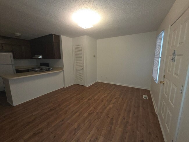 Photo - 200 S Linwood Ave Unit Apt D