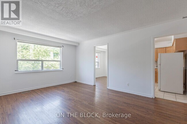 Photo - 883 St Clair Ave W