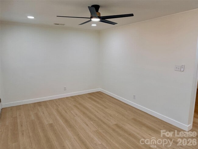 Photo - 1448 Academy St