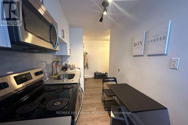 Photo - 595 St Clair Ave W Unit 1