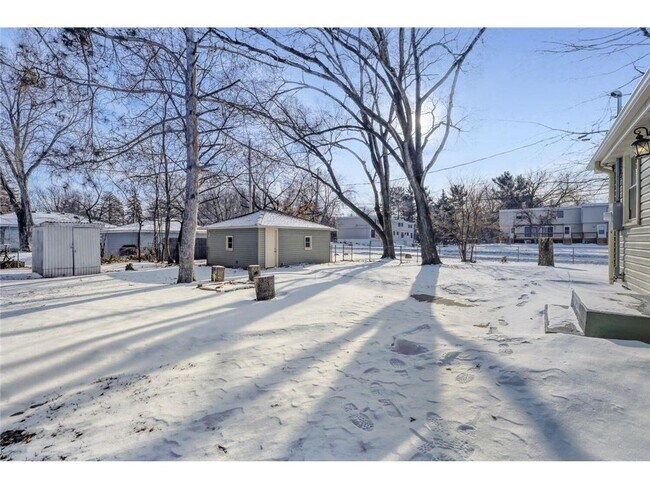 Photo - 6300 Quebec Ave N