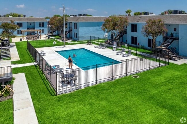 Building Photo - The LUX Seaside