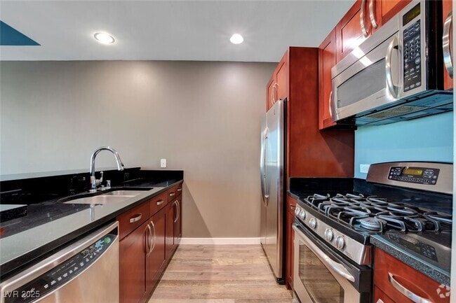 Building Photo - 4575 Dean Martin Dr Unit 1005 Rental