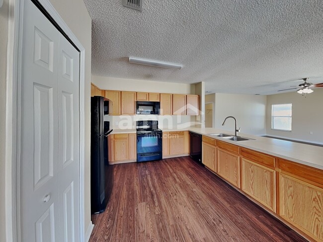 Photo - 330 Salmon Ct