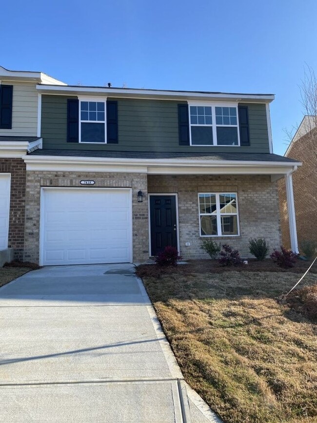 Building Photo - Spacious 2 Story, 3 Bed, 3 Bath Townhome n...