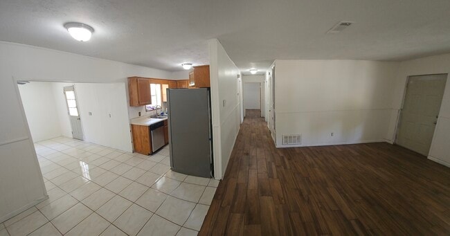 Photo - 221 Edison Drive