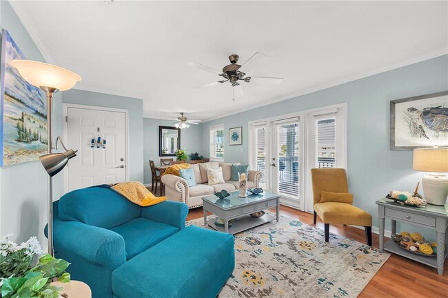 Photo - 237 Sea Horse Dr SE Unit H