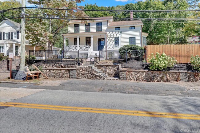324 Woodbine Ave