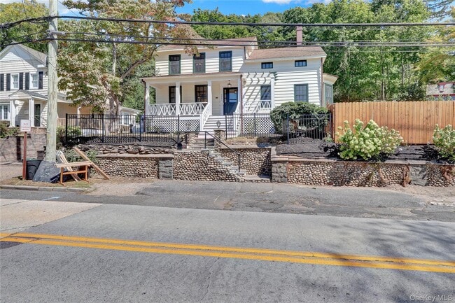 Photo - 324 Woodbine Ave