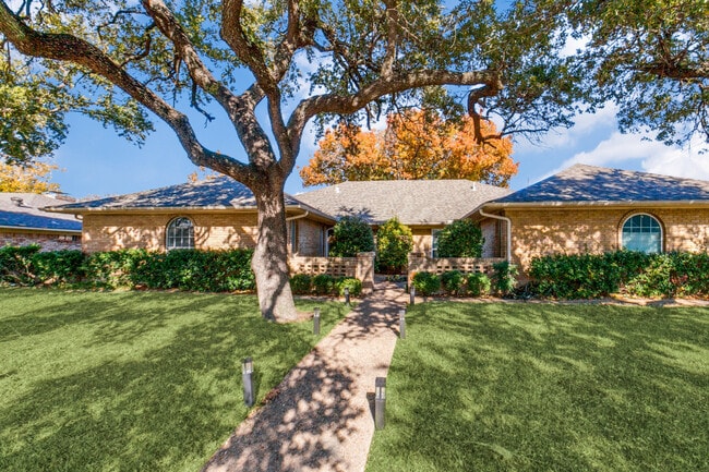 Building Photo - 7621 Dentcrest Dr Unit 7621