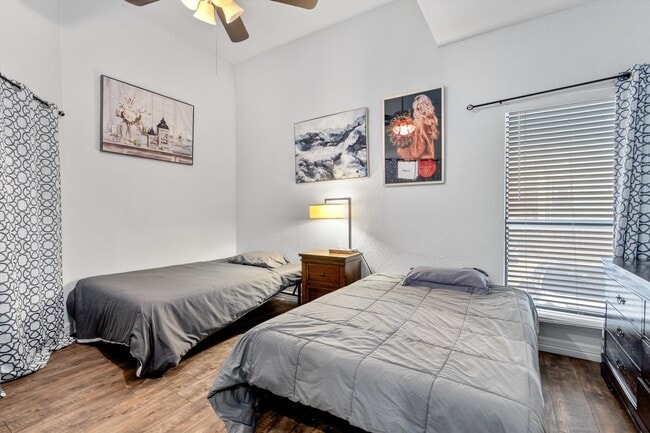 Photo - 1910 Robbins Pl