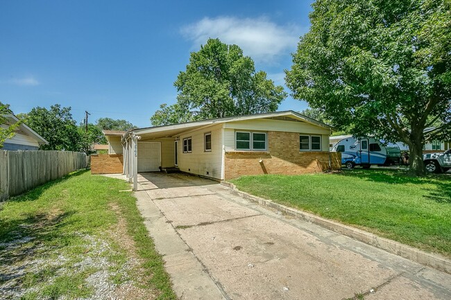 Photo - 545 Riverview Ave