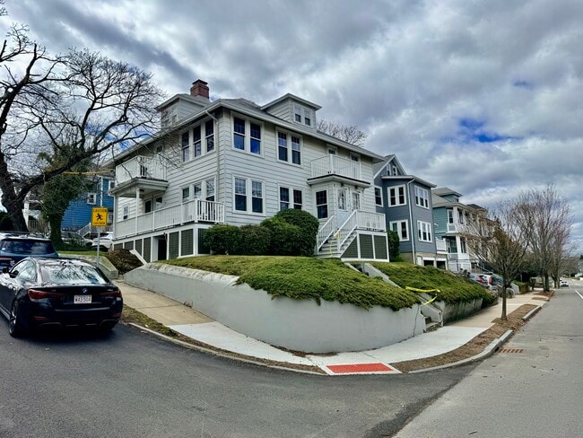 Photo - 740 Belmont St