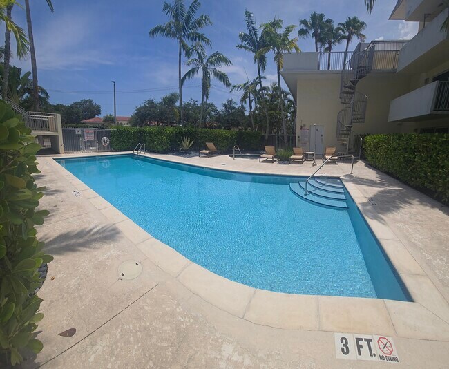 8950 SW 69th Ct Unit Victor