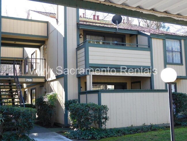 Photo - 750 Del Verde Cir