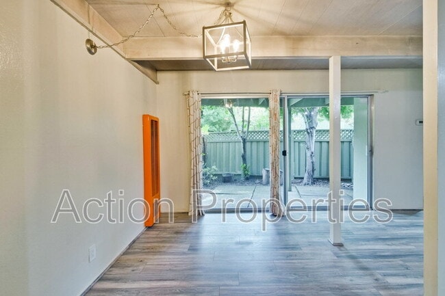 278 Monroe Dr