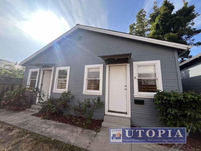 Building Photo - 204 Hollister Ave Unit 204 Hollister B