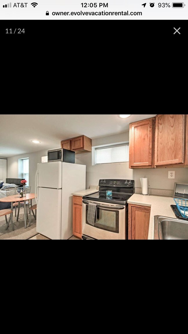 Full Kitchen - 3108 M Pl SE