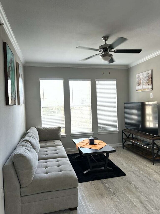 Building Photo - 10333 Research Forest Dr Unit SI ID1603659P