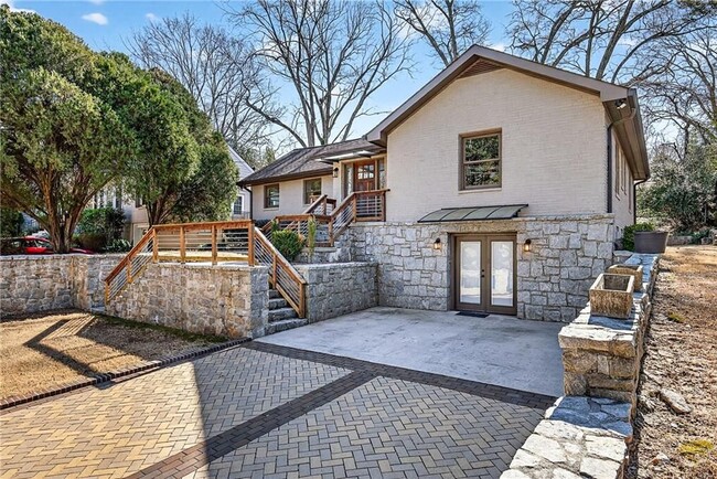 Photo - 1319 Chalmette Dr NE