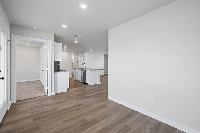 Photo - 2010 Herd Ave