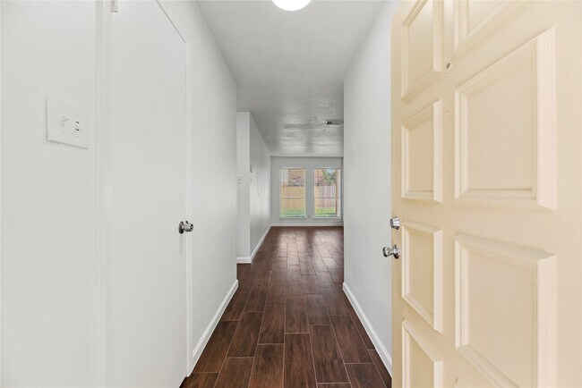 Photo - 15362 Meadow Village Dr