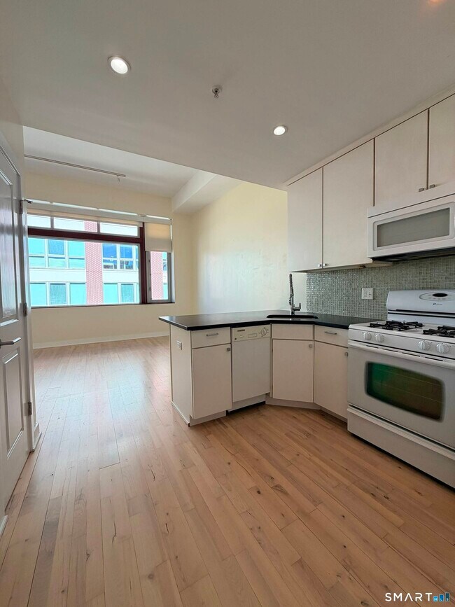 Photo - 804 Chapel St Unit 302