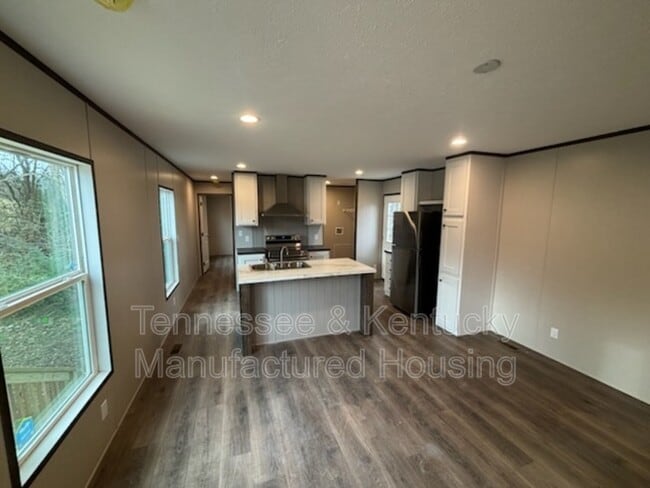 Photo - 210 Eller Dr