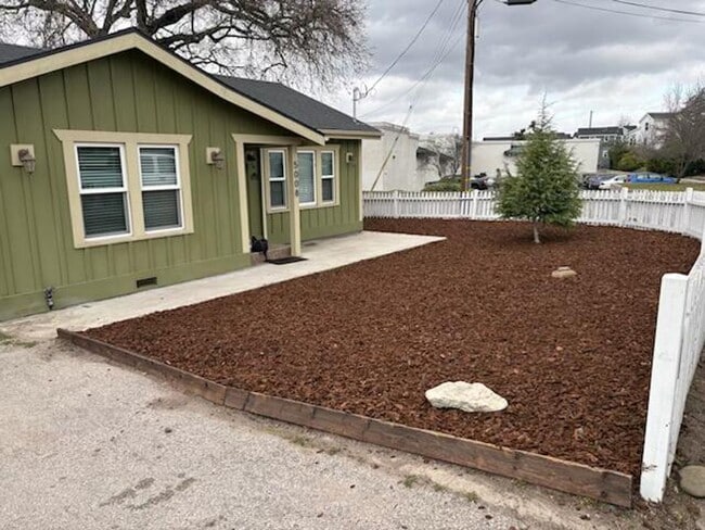 Building Photo - 2 Bedroom, 2 Bath with Office, plus garage.