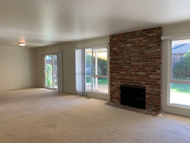 Photo - 1383 Bobolink Cir