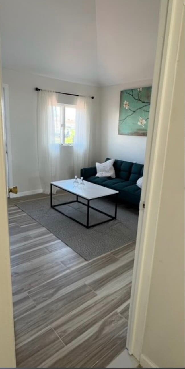 Photo - 9924 Russell St