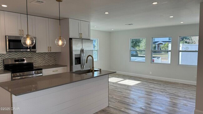 Photo - 212 N Cove Blvd