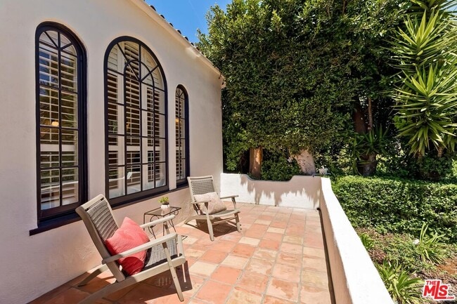 Photo - 119 N Almont Dr